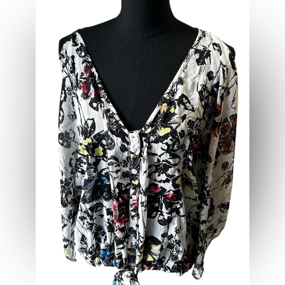 Torrid Women’s Butterfly and Feminine Floral Blouse Size 1X